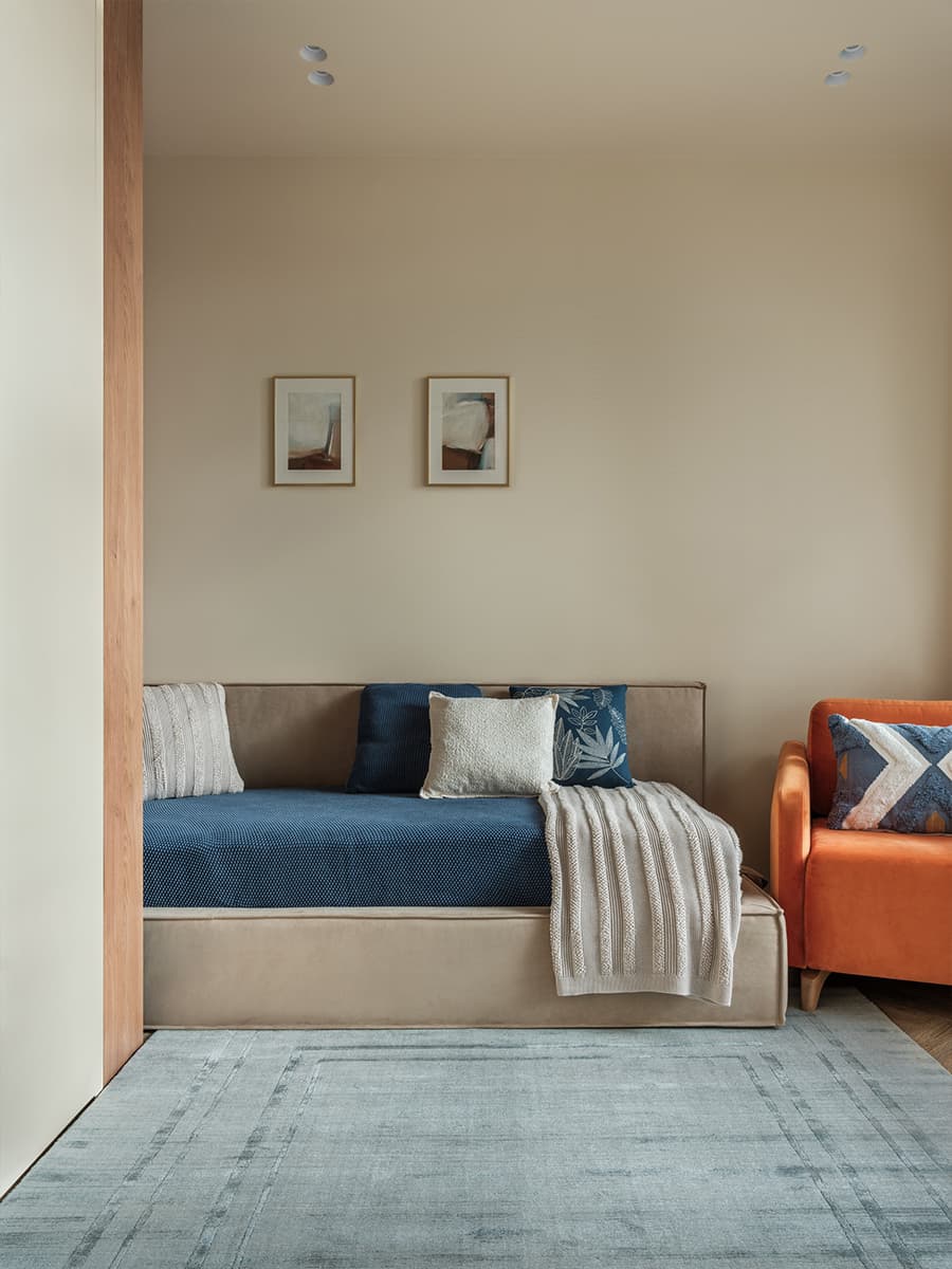 Плитка терраццо и авторские картины в интерьере для творческой семьи — проект Артема Тулупова