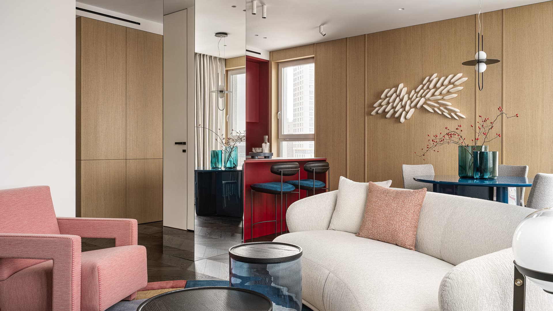 Жизнерадостный интерьер квартиры с многофункциональной гостиной — проект MEDIANA Interiors Жизнерадостный интерьер квартиры с многофункциональной гостиной — проект MEDIANA Interiors