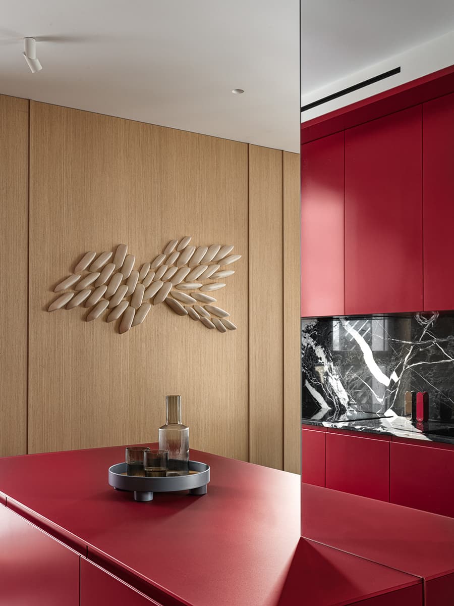 Жизнерадостный интерьер квартиры с многофункциональной гостиной — проект MEDIANA Interiors