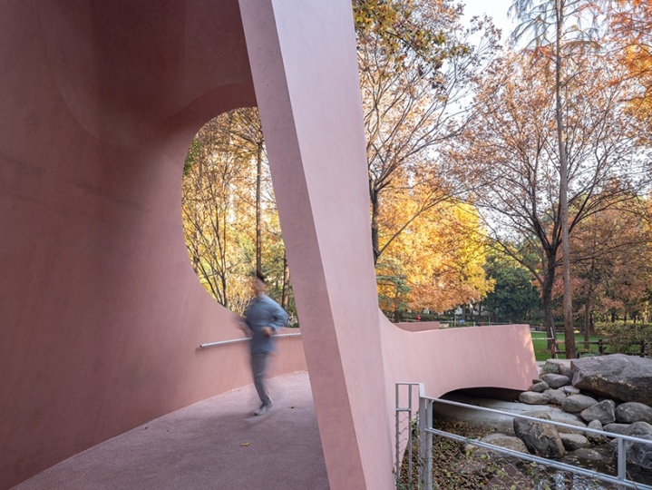 В Шанхае построили «мост счастья»