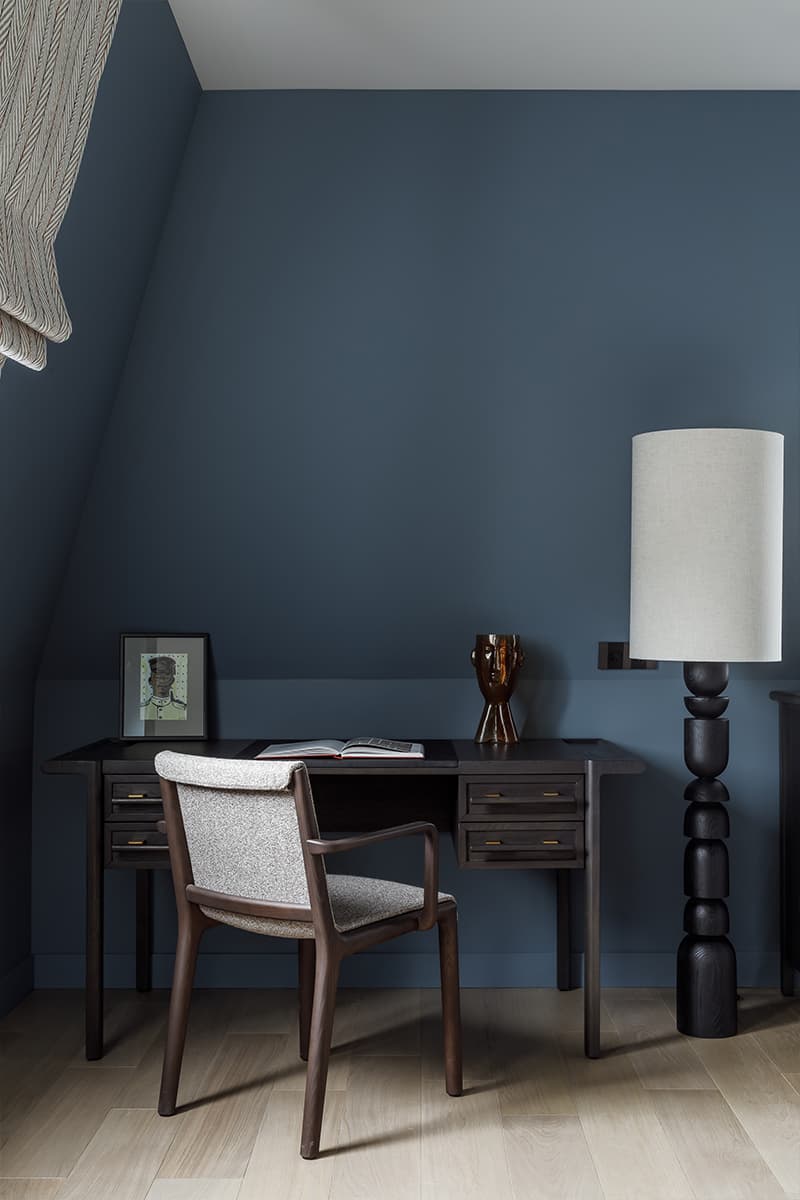 Теплые карамельные оттенки в интерьере квартиры в мансарде — проект бюро IB-design