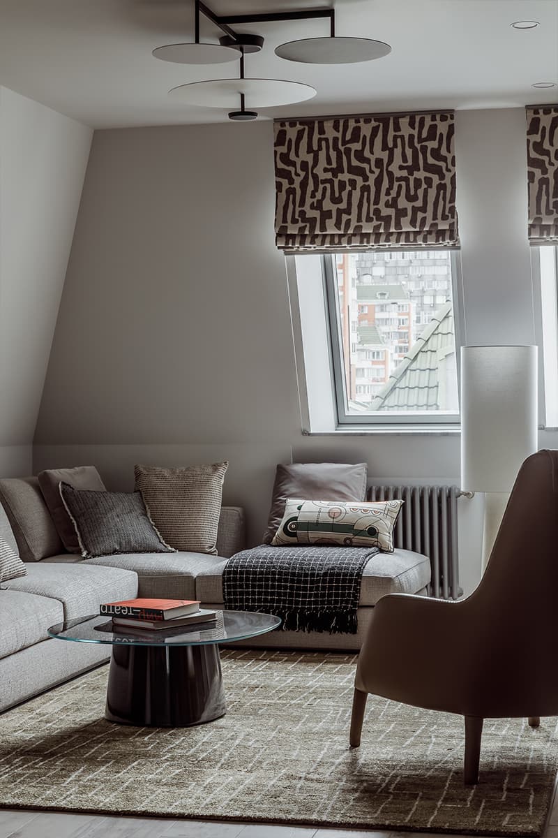 Теплые карамельные оттенки в интерьере квартиры в мансарде — проект бюро IB-design