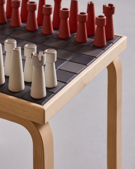 Artek и Heath Ceramics представили совместную серию столиков