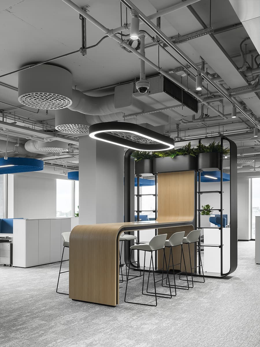 Образ ядра галактики в интерьере технологичного офиса — проект IND Studio