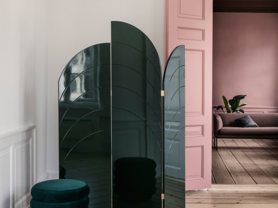 Датчане Ferm Living представили коллекцию мебели из латуни и бархата