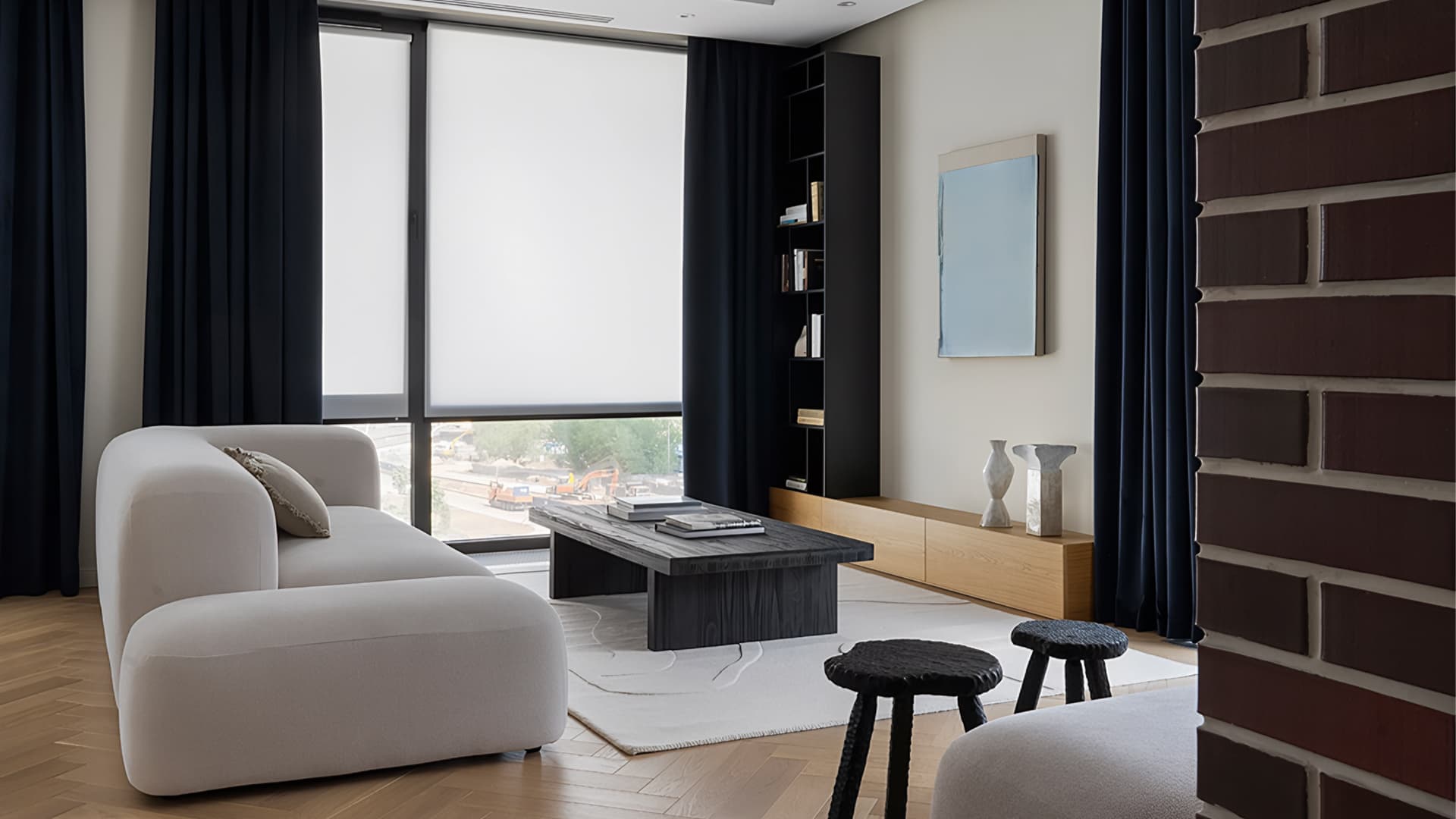 Акцентная кирпичная стена в интерьере «галерейной» квартиры — проект Дины Вафиной