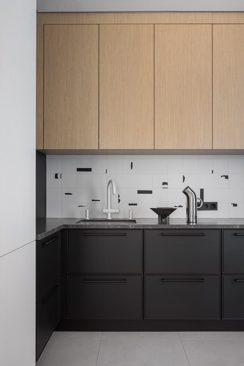 Акцентная кирпичная стена в интерьере «галерейной» квартиры — проект Дины Вафиной