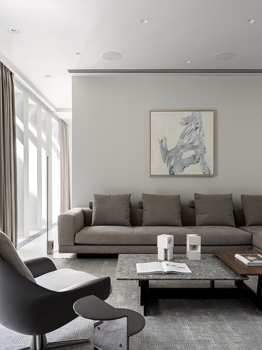 Строгость стали и стекла в интерьере загородного дома — проект студии VFORM