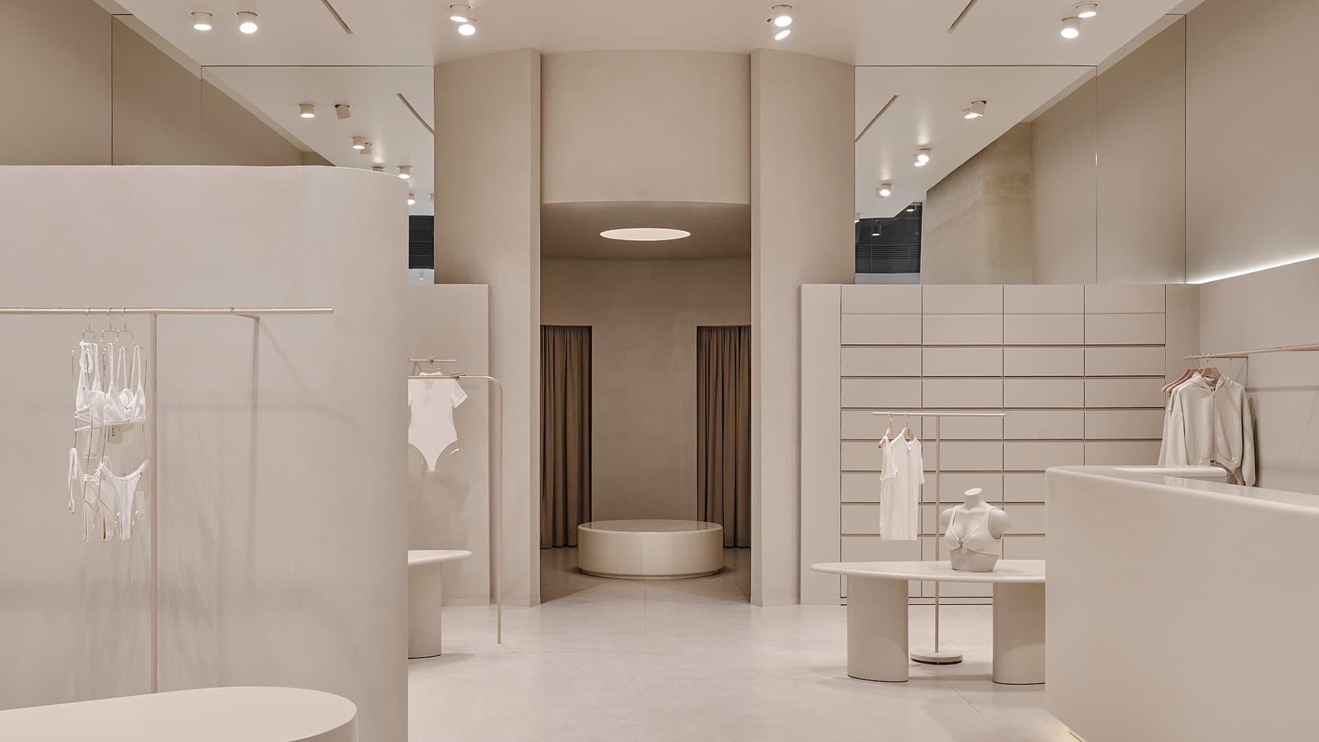 Визуальный покой и скругленные формы в интерьере магазина белья — проект бюро SINITSA