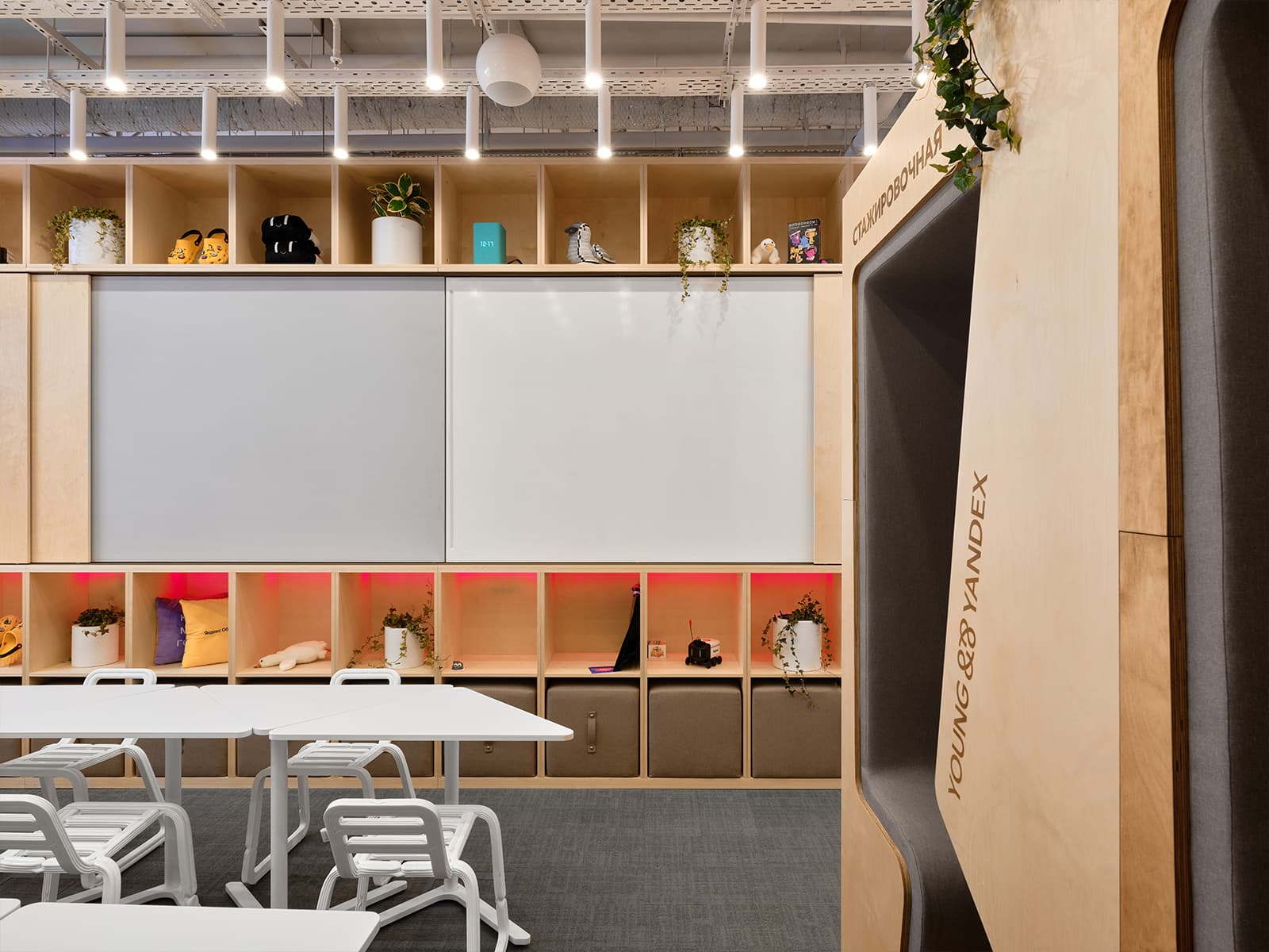 Гибкий интерьер учебной аудитории в российском вузе — проект nefa architects