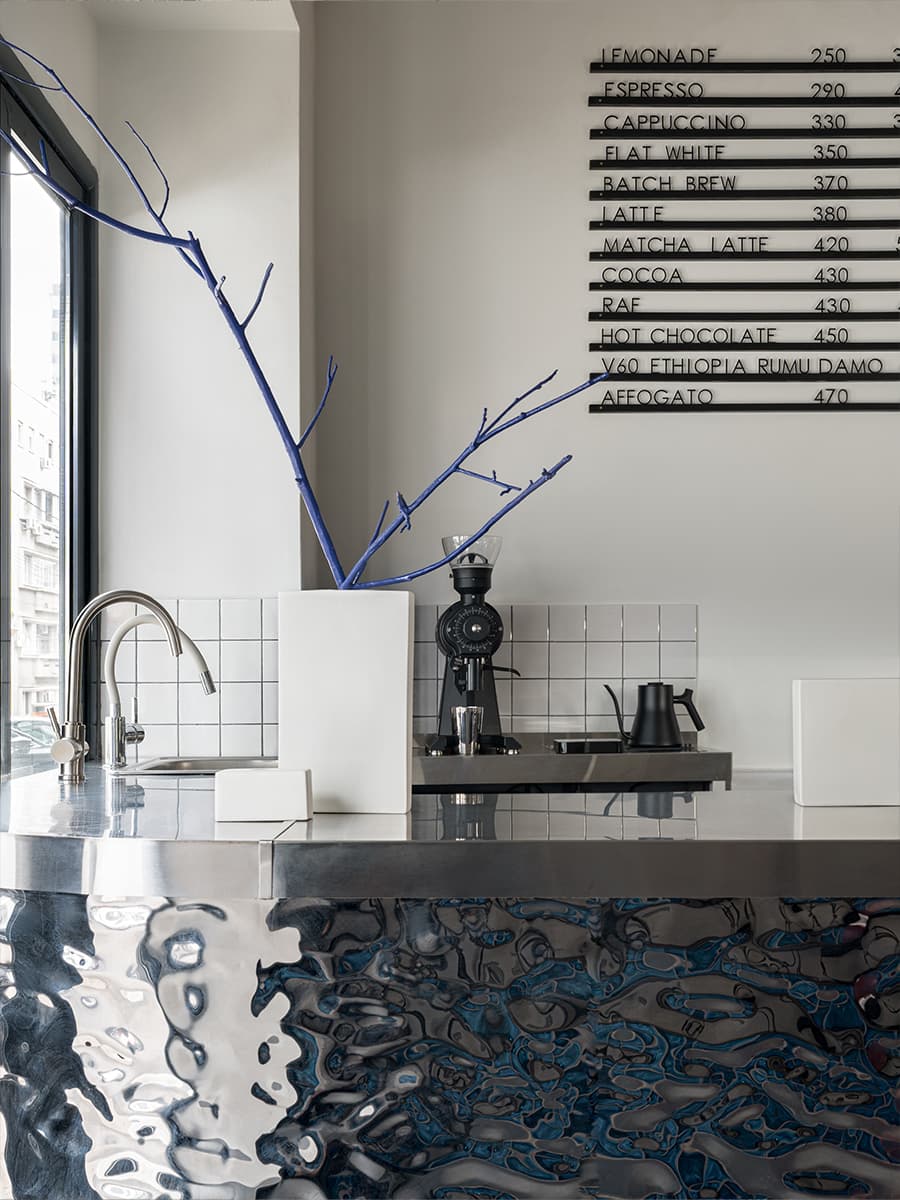 Красочный интерьер кофейни в Белграде — проект Ольги Богаткиной