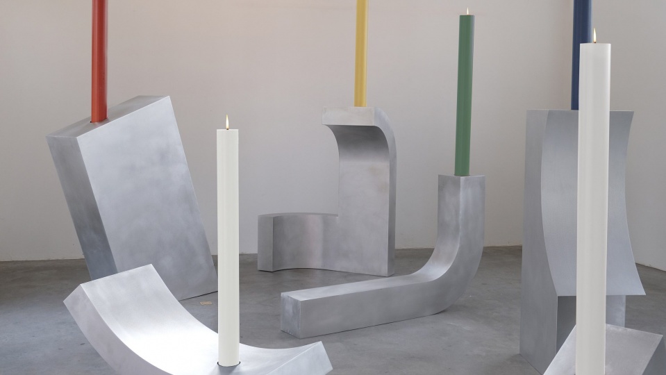 Дуэт Muller Van Severen разработал гигантские подсвечники