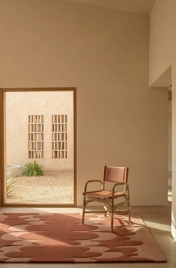 Бренд nanimarquina переосмыслил рисунки Люсии Имз в коллекции ковров