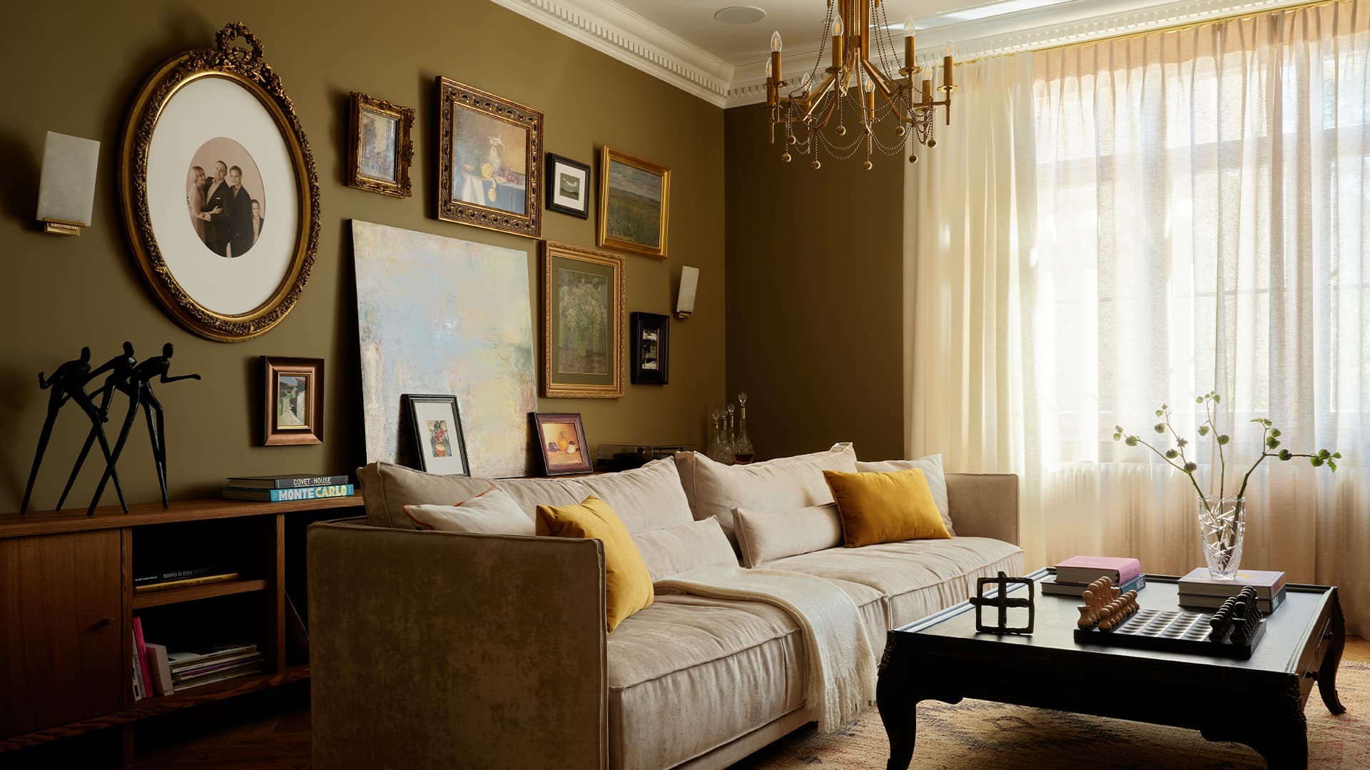 Колоритный интерьер квартиры с винтажными деталями — проект студии дизайна и декора MISURA HOME