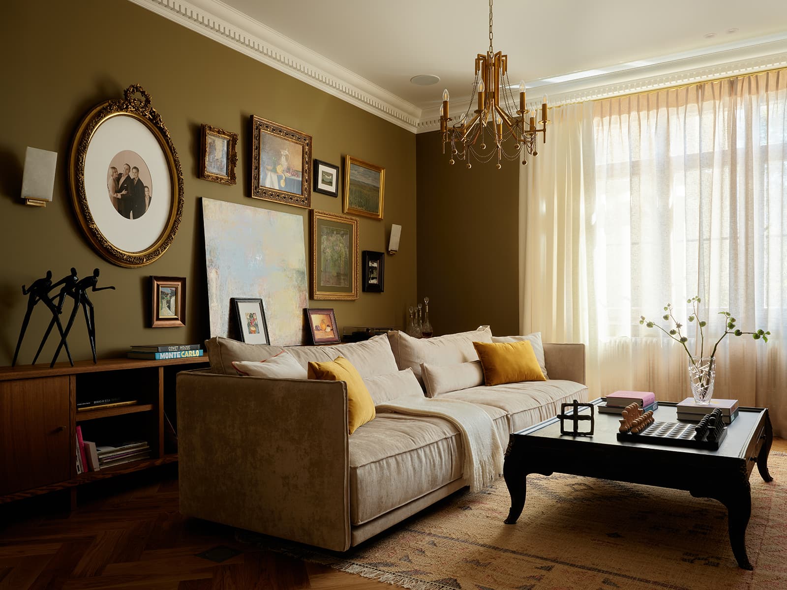 Колоритный интерьер квартиры с винтажными деталями — проект студии дизайна и декора MISURA HOME