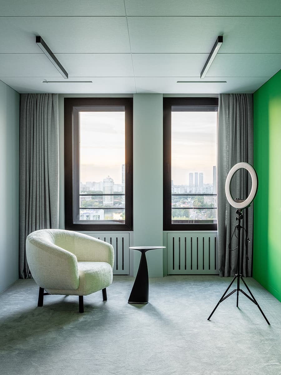 Бордовые акценты в интерьере квартиры для девушки-блогера — проект Александры Дашкевич