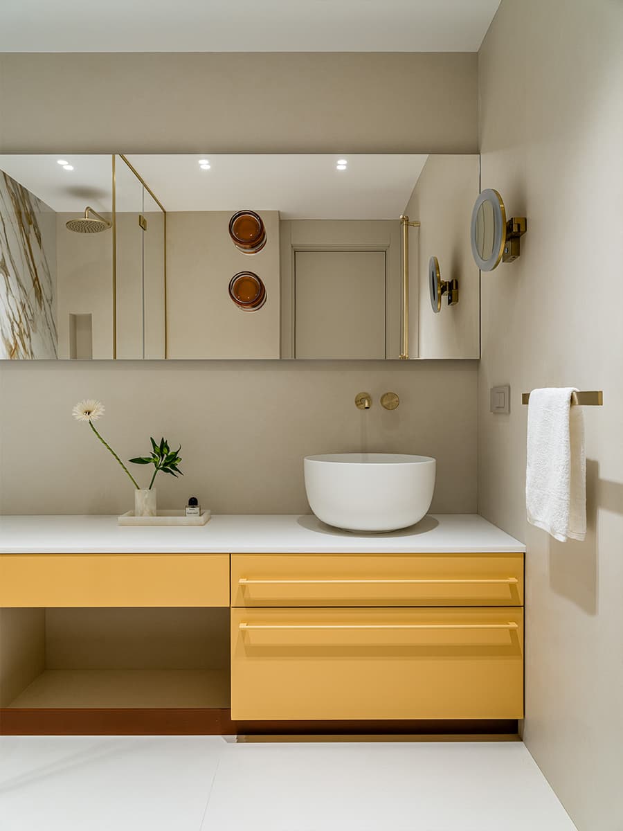 Бордовые акценты в интерьере квартиры для девушки-блогера — проект Александры Дашкевич