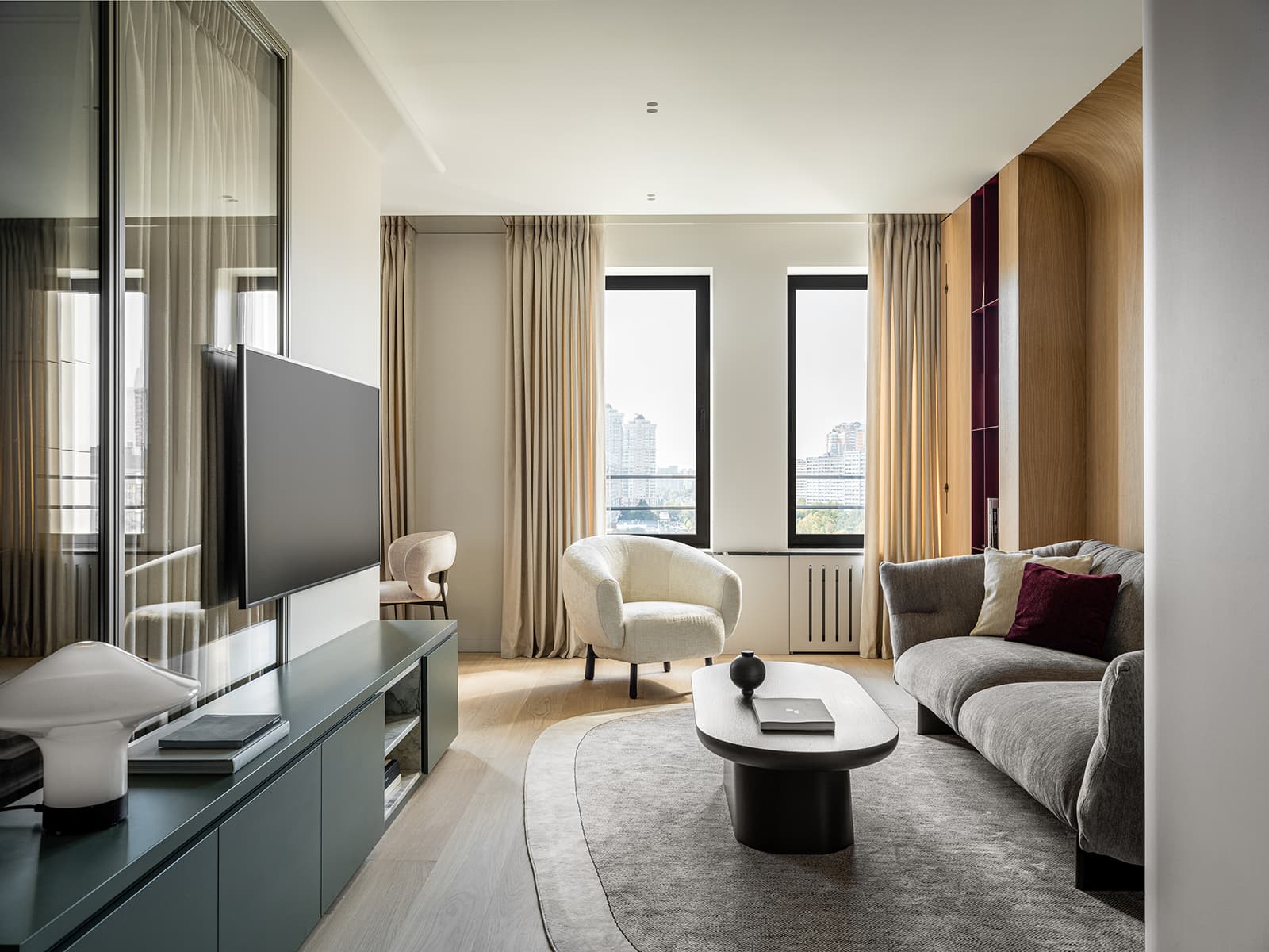 Бордовые акценты в интерьере квартиры для девушки-блогера — проект Александры Дашкевич