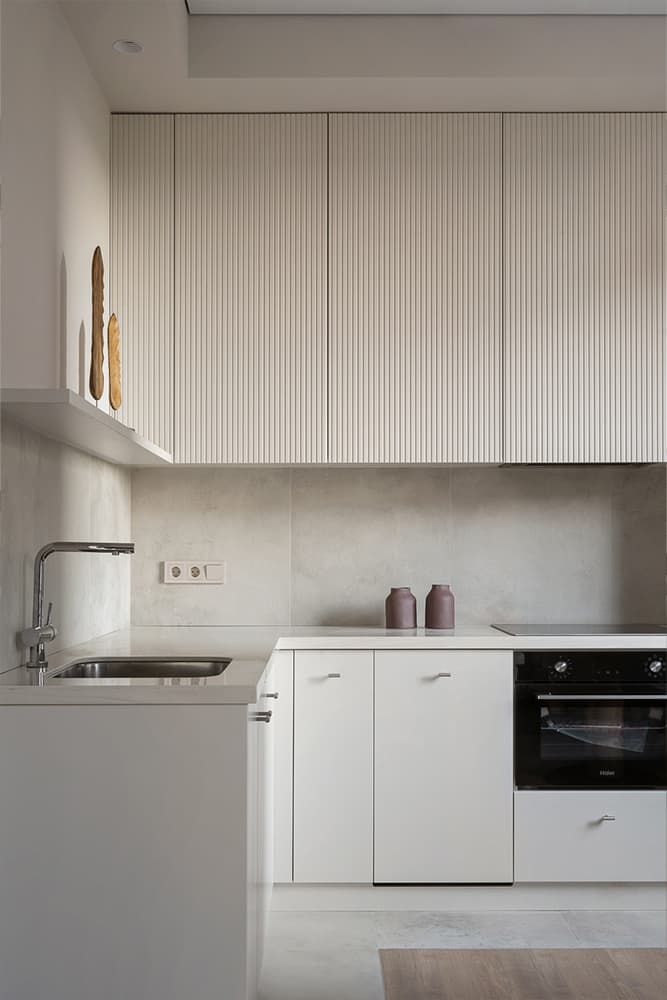 Геометрические панно и отсылки к африканскому искусству в интерьере квартиры — проект Екатерины Владимировой