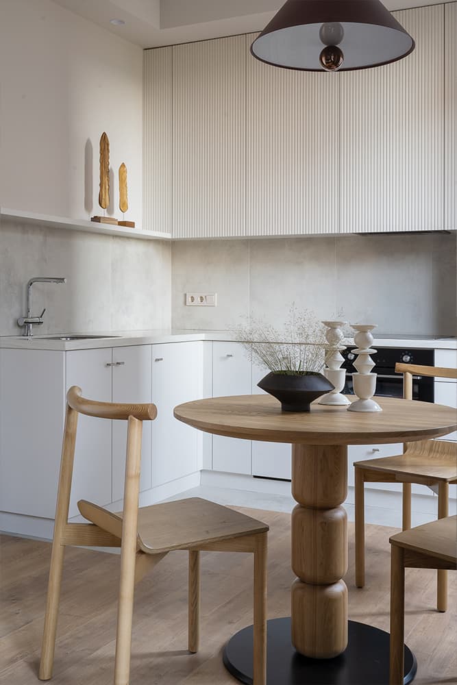 Геометрические панно и отсылки к африканскому искусству в интерьере квартиры — проект Екатерины Владимировой