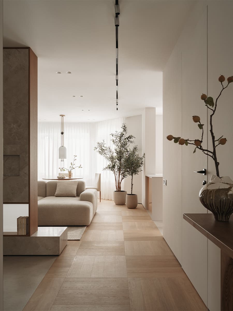 Акцентная синяя спальня в интерьере квартиры в доме 1940-х годов — проект Shilova Studio