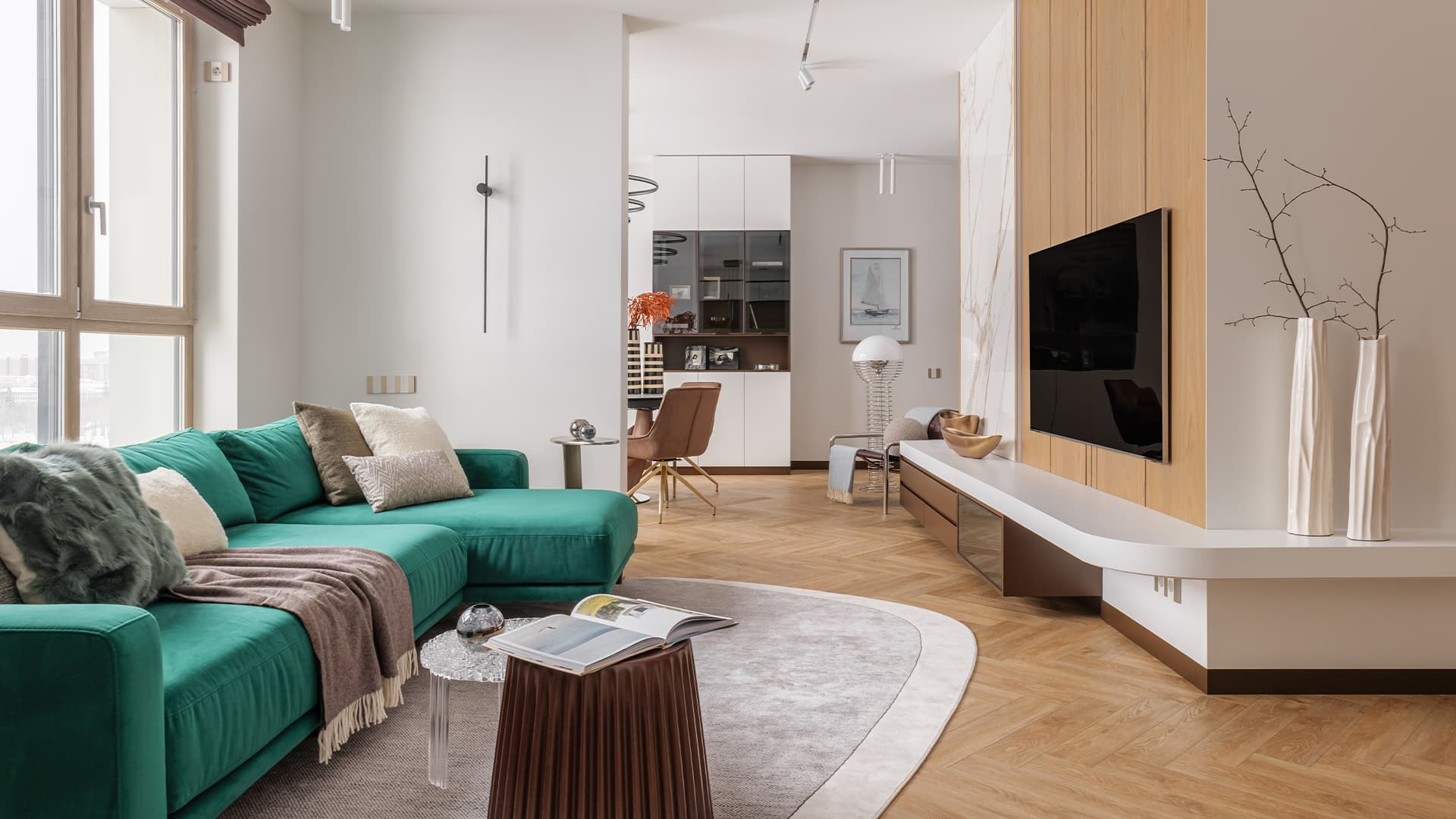 Изумрудные акценты в светлом интерьере екатеринбургской квартиры — проект студии AFFdesign Изумрудные акценты в светлом интерьере екатеринбургской квартиры — проект студии AFFdesign