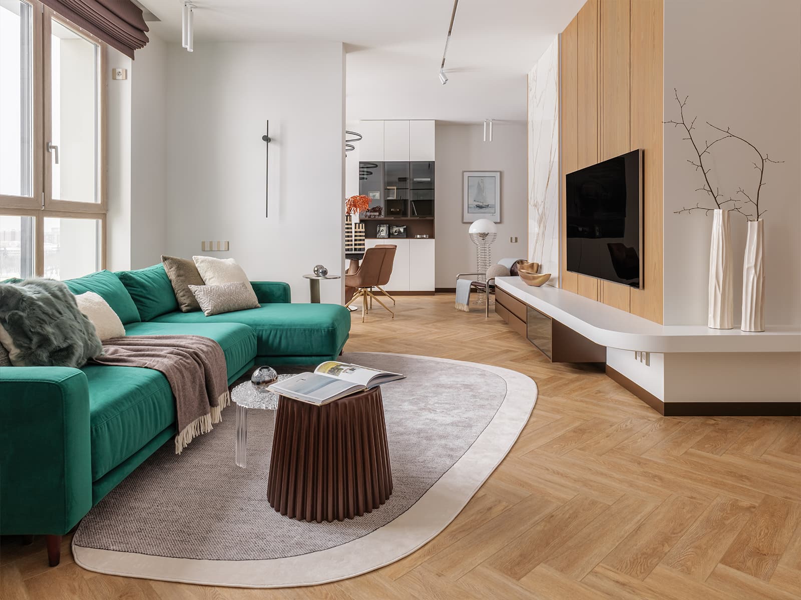 Изумрудные акценты в светлом интерьере екатеринбургской квартиры — проект студии AFFdesign