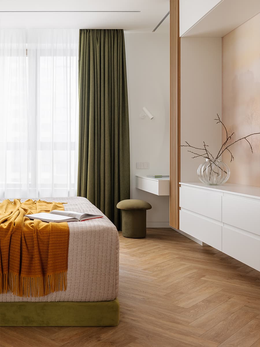 Изумрудные акценты в светлом интерьере екатеринбургской квартиры — проект студии AFFdesign