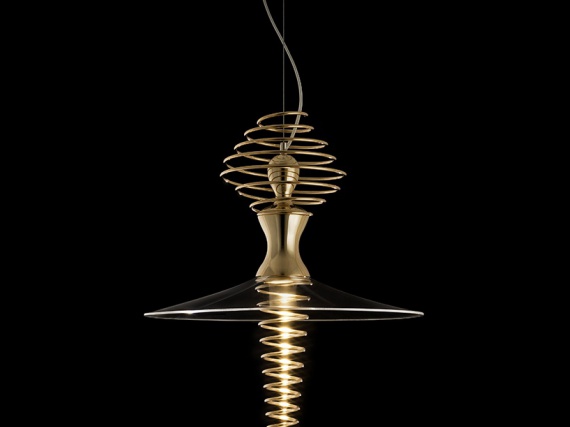 Испанский дизайнер создал коллекцию светильников из 24-каратного золота