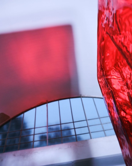 Студия 6:AM откроет выставку стекла в бассейне Piscina Romano