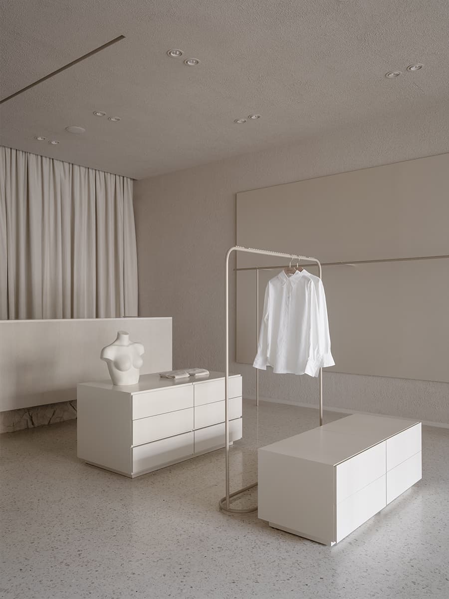 Обволакивающий интерьер флагмана бренда нижнего белья — проект бюро RMMSH