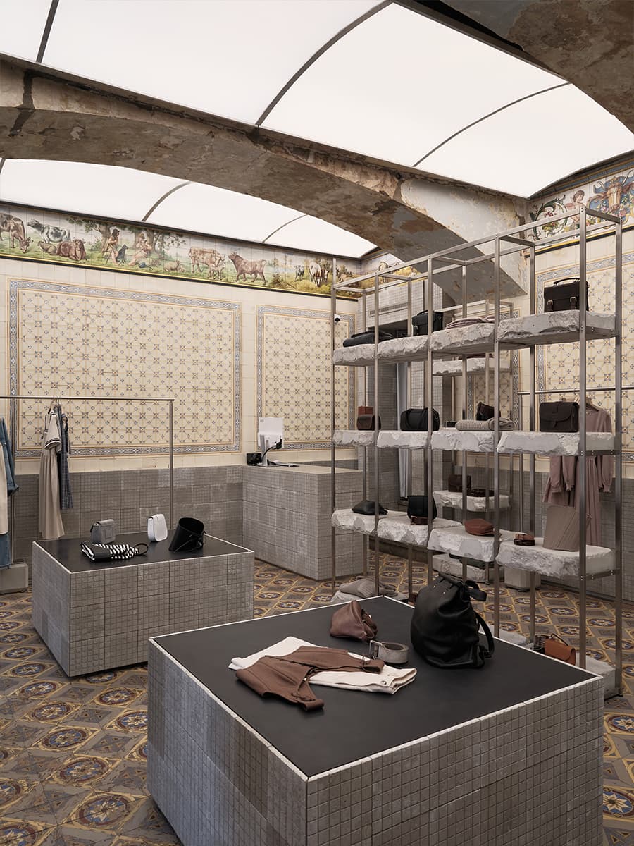 Историческая плитка в интерьере шоурума женской одежды — проект VISHNYAKOV & POKROVSKY