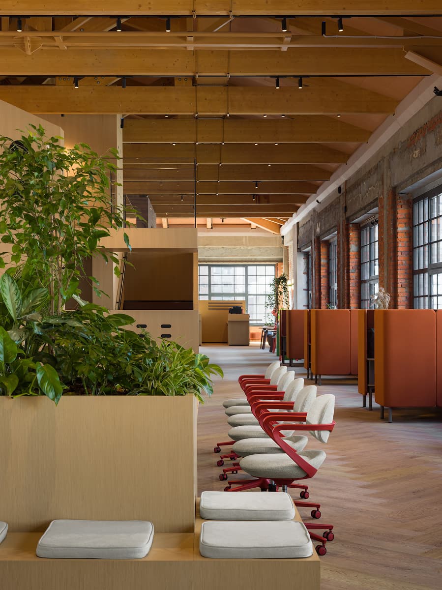 Динамичный интерьер «офиса будущего» в центре Москвы — проект VOX Architects