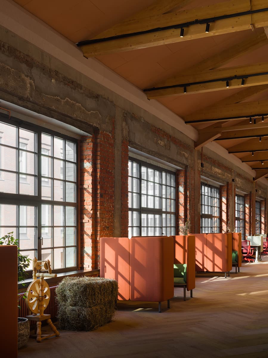 Динамичный интерьер «офиса будущего» в центре Москвы — проект VOX Architects