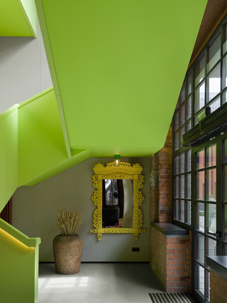 Динамичный интерьер «офиса будущего» в центре Москвы — проект VOX Architects