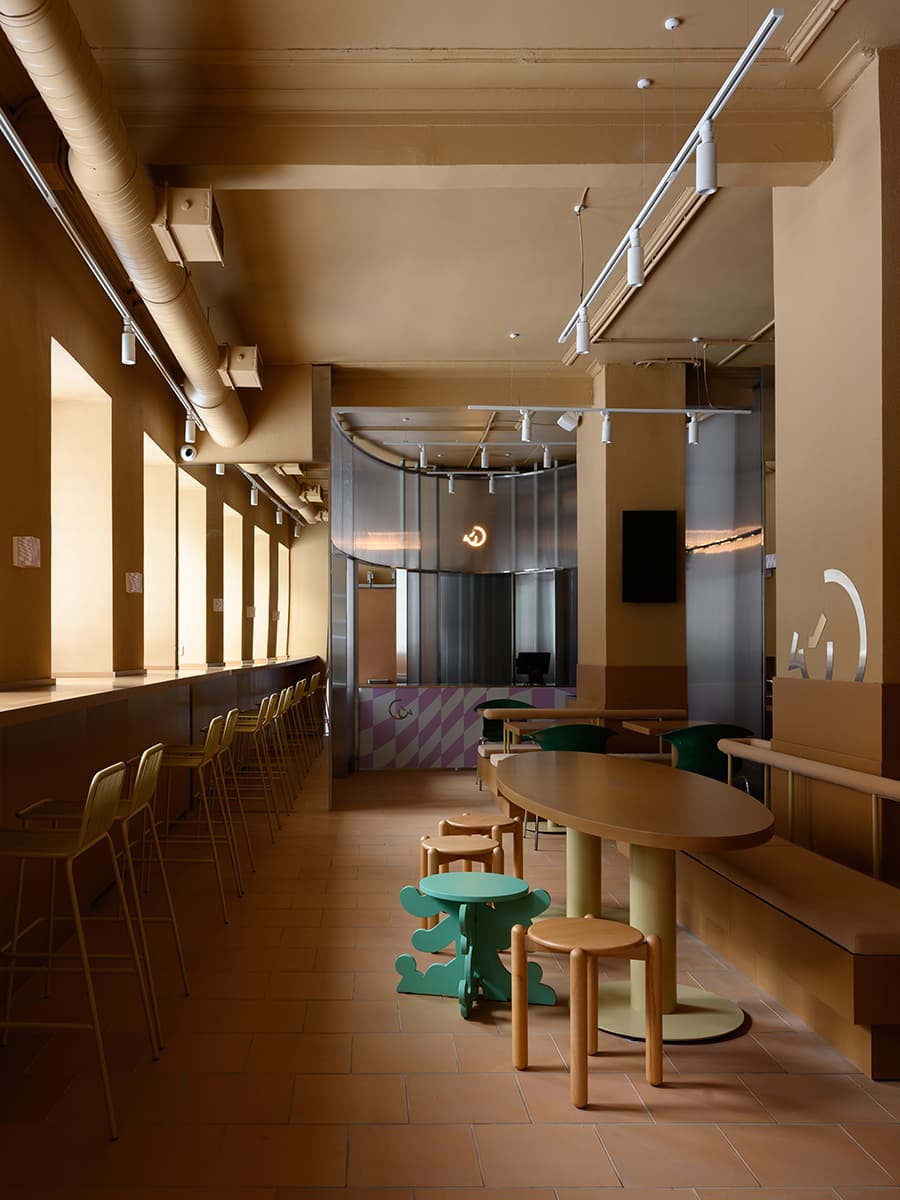 Камерный интерьер кафе здорового фастфуда — проект архитектурного бюро nomessprocess