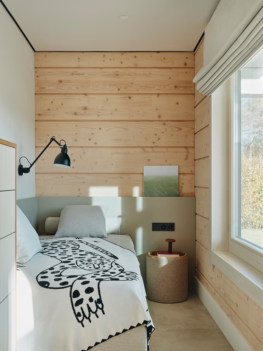 Современный интерьер дачи со скульптурной лестницей — проект VOLVES interiors