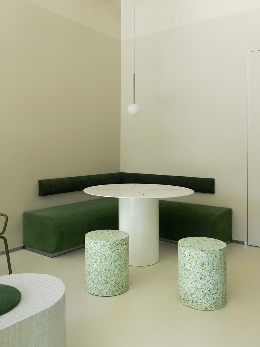 Бодрящие лаймовые тона в интерьере ресторана здорового питания — проект студии дизайна 1820