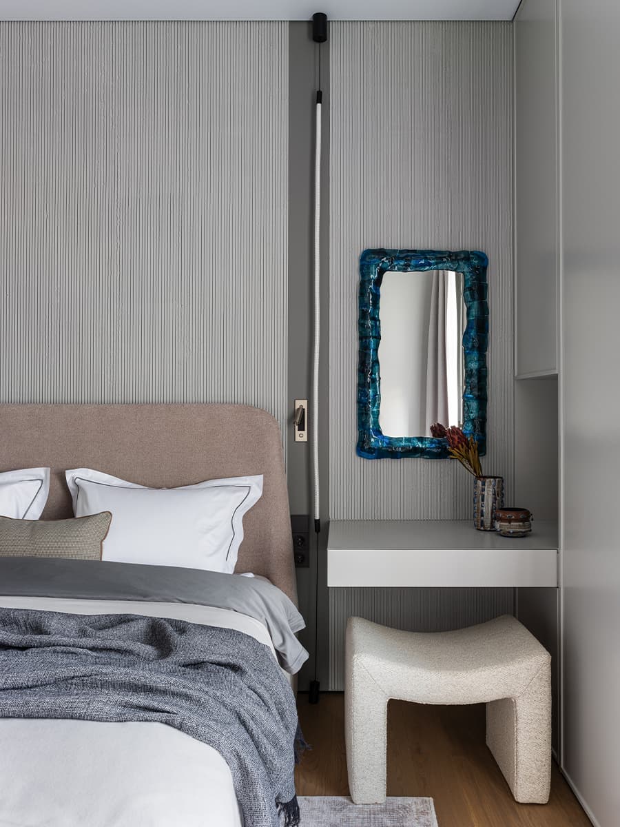 Нарядные оконные откосы в интерьере семейной квартиры — проект Ксении Степаненко