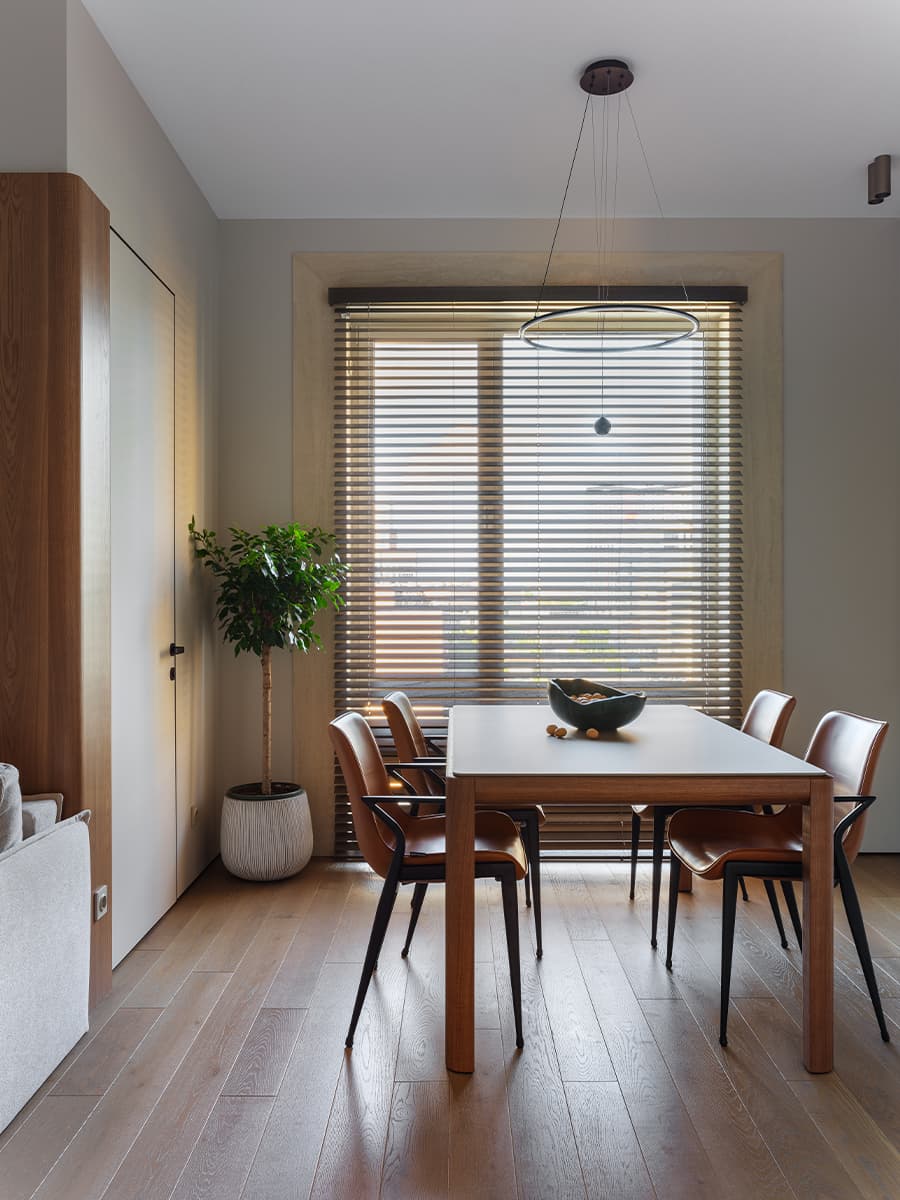 Нарядные оконные откосы в интерьере семейной квартиры — проект Ксении Степаненко