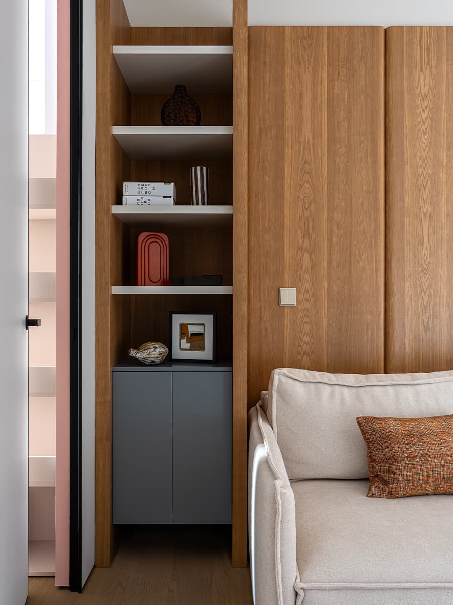 Нарядные оконные откосы в интерьере семейной квартиры — проект Ксении Степаненко