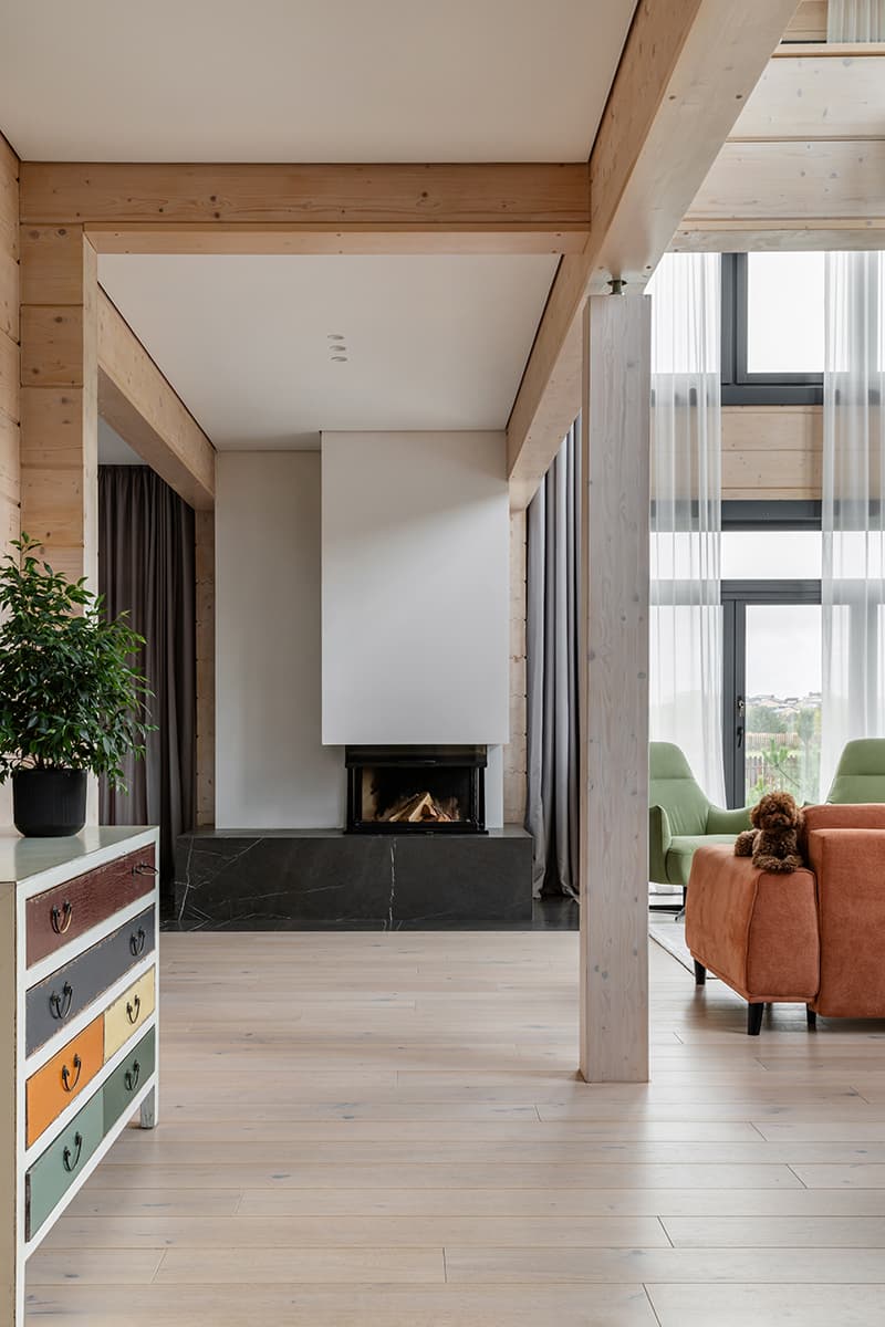 Теплота клееного бруса в интерьере загородного дома — проект Екатерины Беляковой