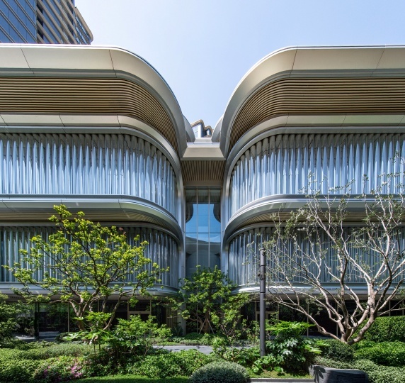 Foster + Partners построили галерею в Шанхае, форма которой отсылает к цветам