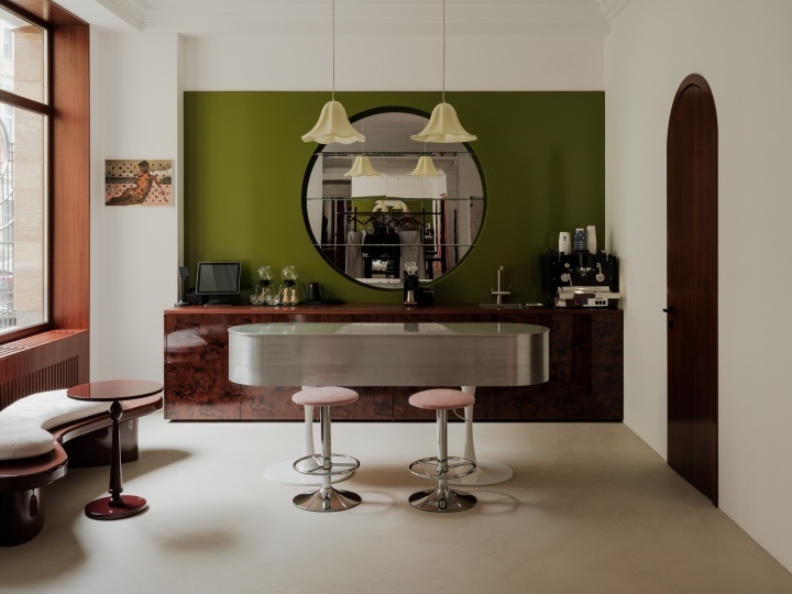 Диалог интерьера, моды и искусства: новый бутик YUDASHKIN в Москве