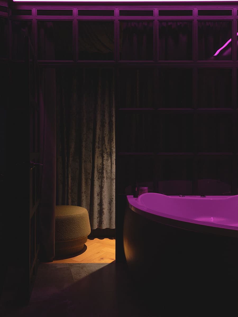 Экспериментальный интерьер камерной мужской квартиры — проект студии APOLONOV INTERIORS