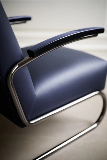 Жиль Сандер продолжает сотрудничество с Thonet