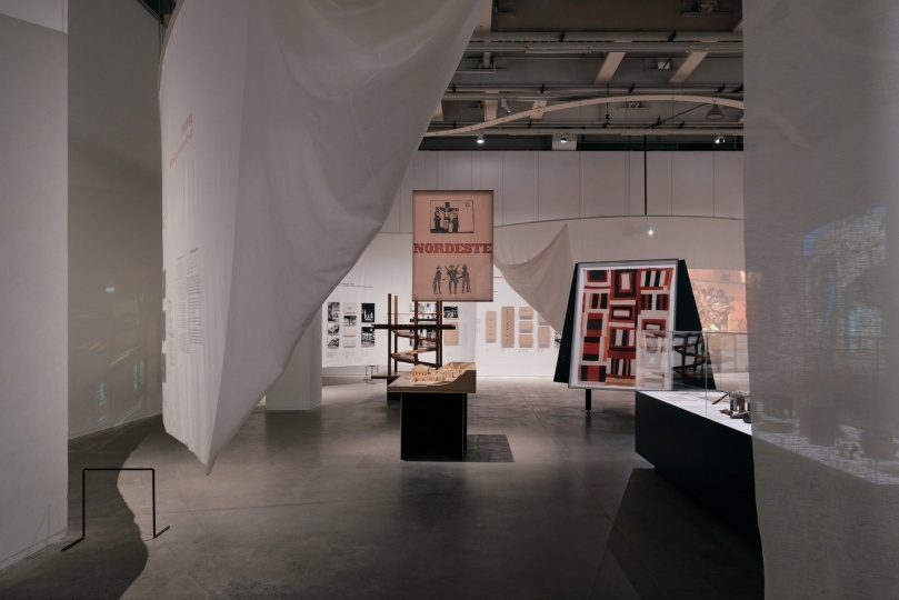 Open Architecture создала сценографию выставки Лины Бо Барди