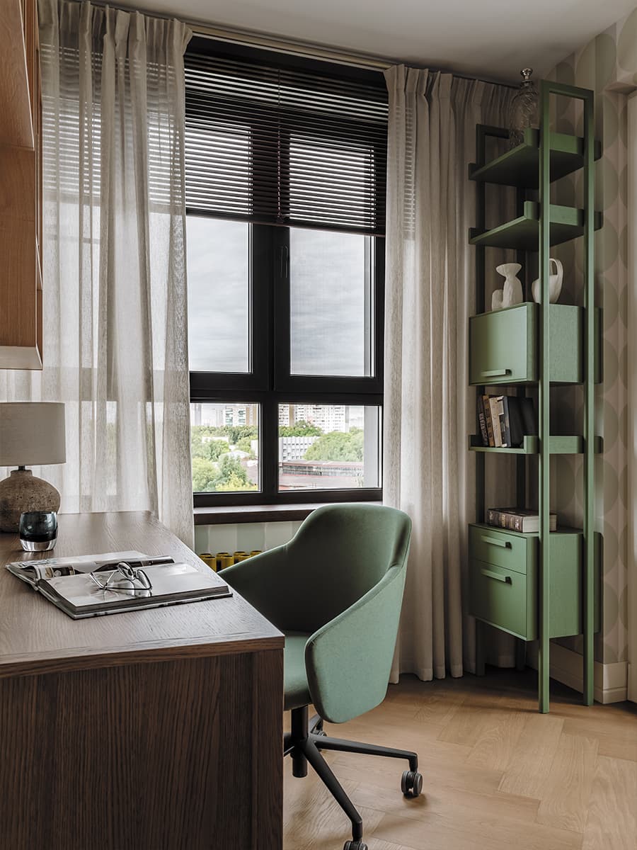 Отсылки к mid-century modern и блики стеклоблоков в ностальгическом интерьере квартиры — проект Alexander Tischler