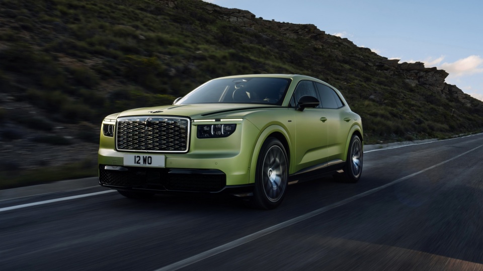 Bentley представил свой первый электрокар