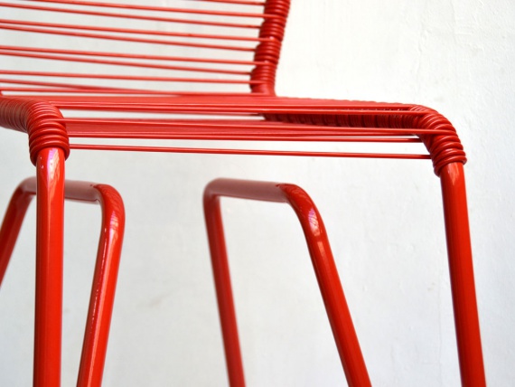 Аргентинский дизайнер сделал стул, вдохновленный автобусными сиденьями